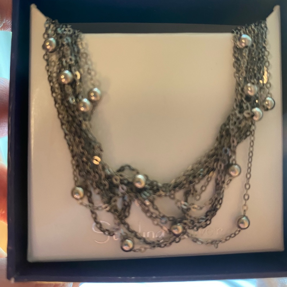 Gorgeous gold hoops - Picture 5 of 7